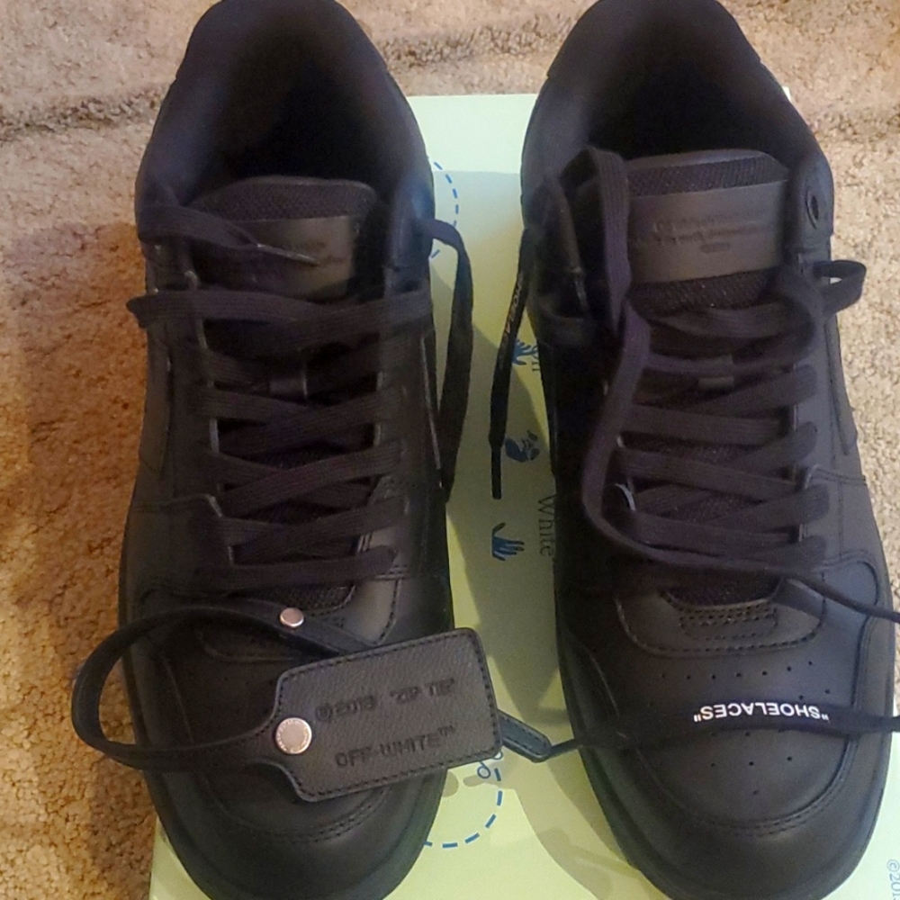 Off White Men's black sneakers